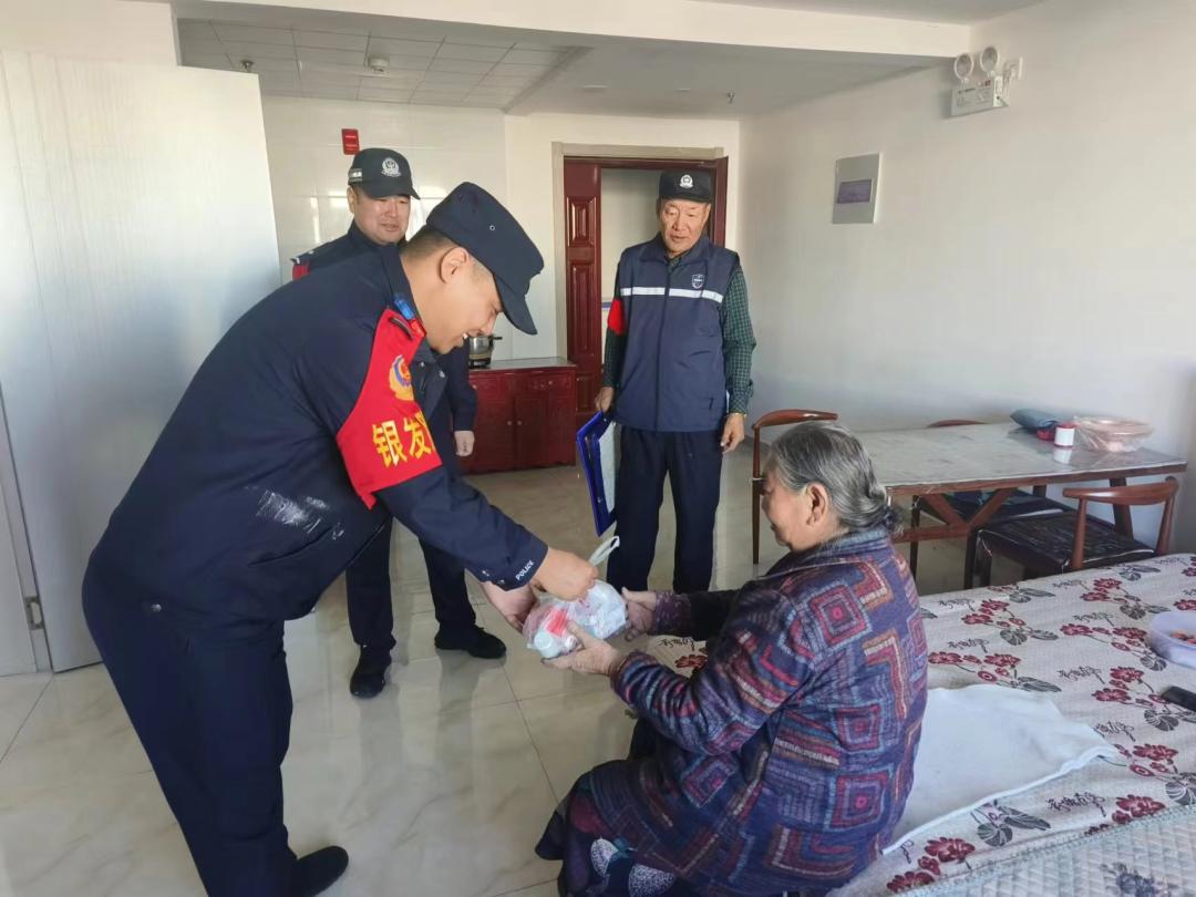 锡林郭勒盟公安特色警务丨“适老化”贴心警务 倾心守护“夕阳红”(图2)