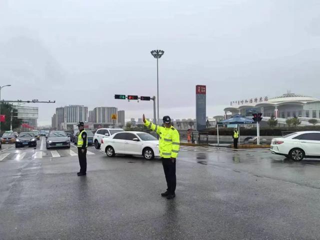 内蒙古呼和浩特铁路公安处交管支队多措并举全力护航旅客平安出行(图1) 内蒙古呼和浩特铁路公安处交管支队多措并举全力护航旅客平安出行(图1)