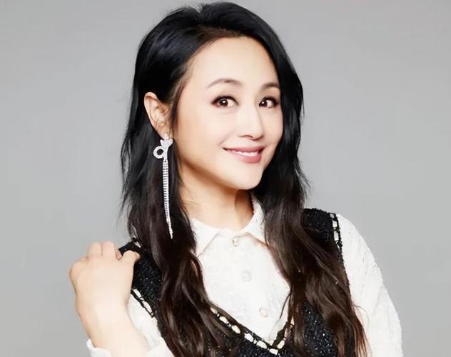 曹颖：多才多艺的演艺女王(图3)