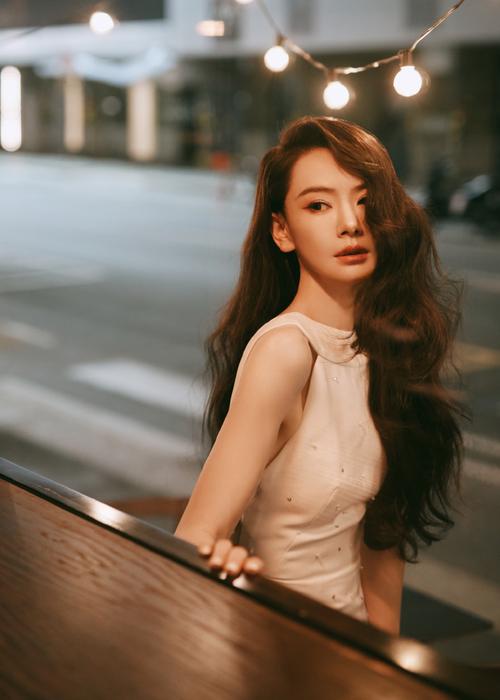 戚薇：从歌手到亚洲偶像的霸气女王(图2)